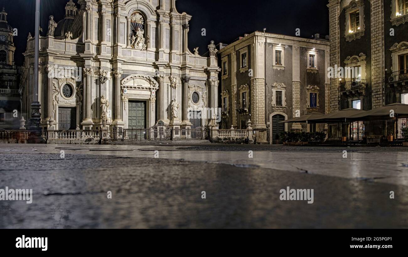 Catania, Sizilien, Italien - der Kuppelplatz mit der fassade der kathedrale saint Agatha Stockfoto