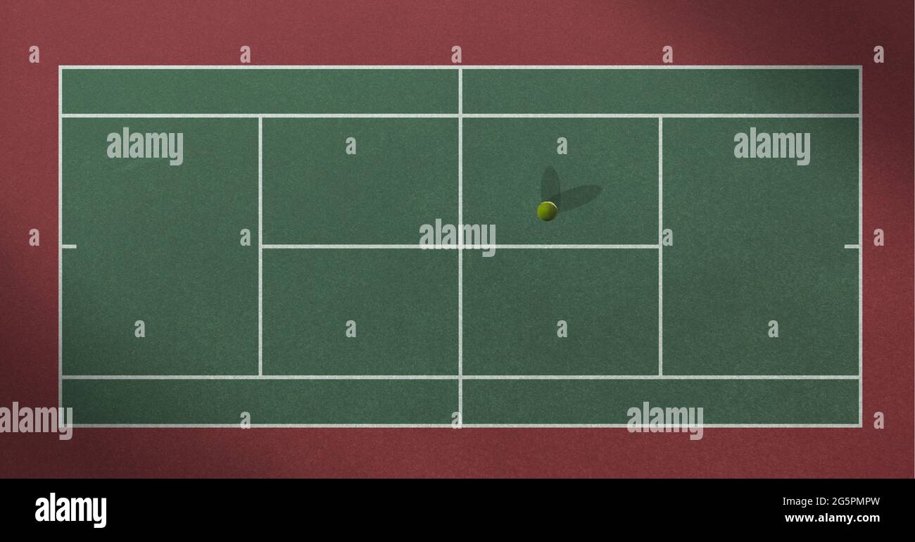 Zusammensetzung des Tennisballs, der auf dem leeren Tennisplatz liegt Stockfoto