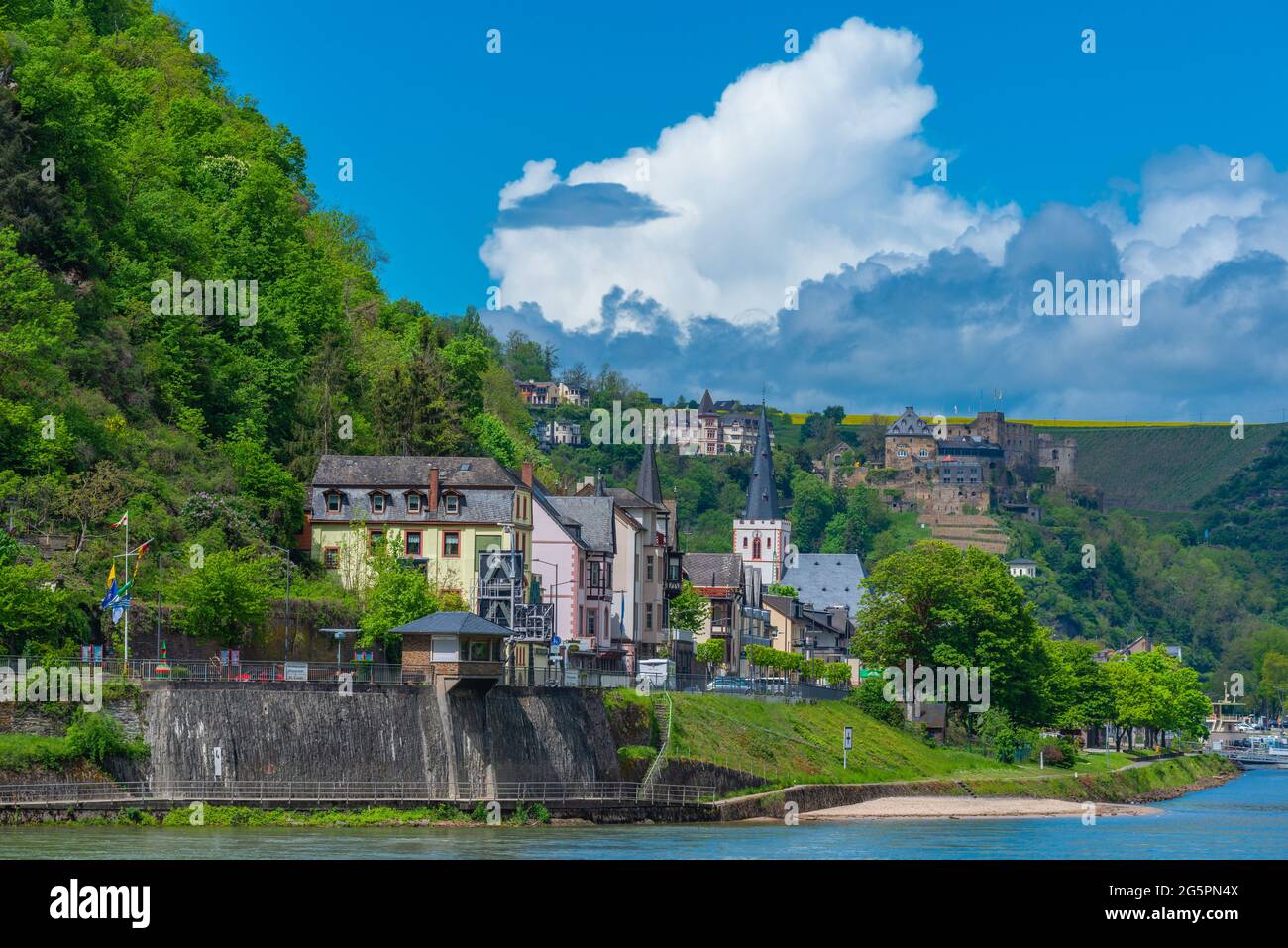 Stadtbild St. Goar mit Schloss Rheinfels, Oberes Mittelrheintal, UNESCO-Weltkulturerbe, Rheinland-Pfalz Deutschland Stockfoto