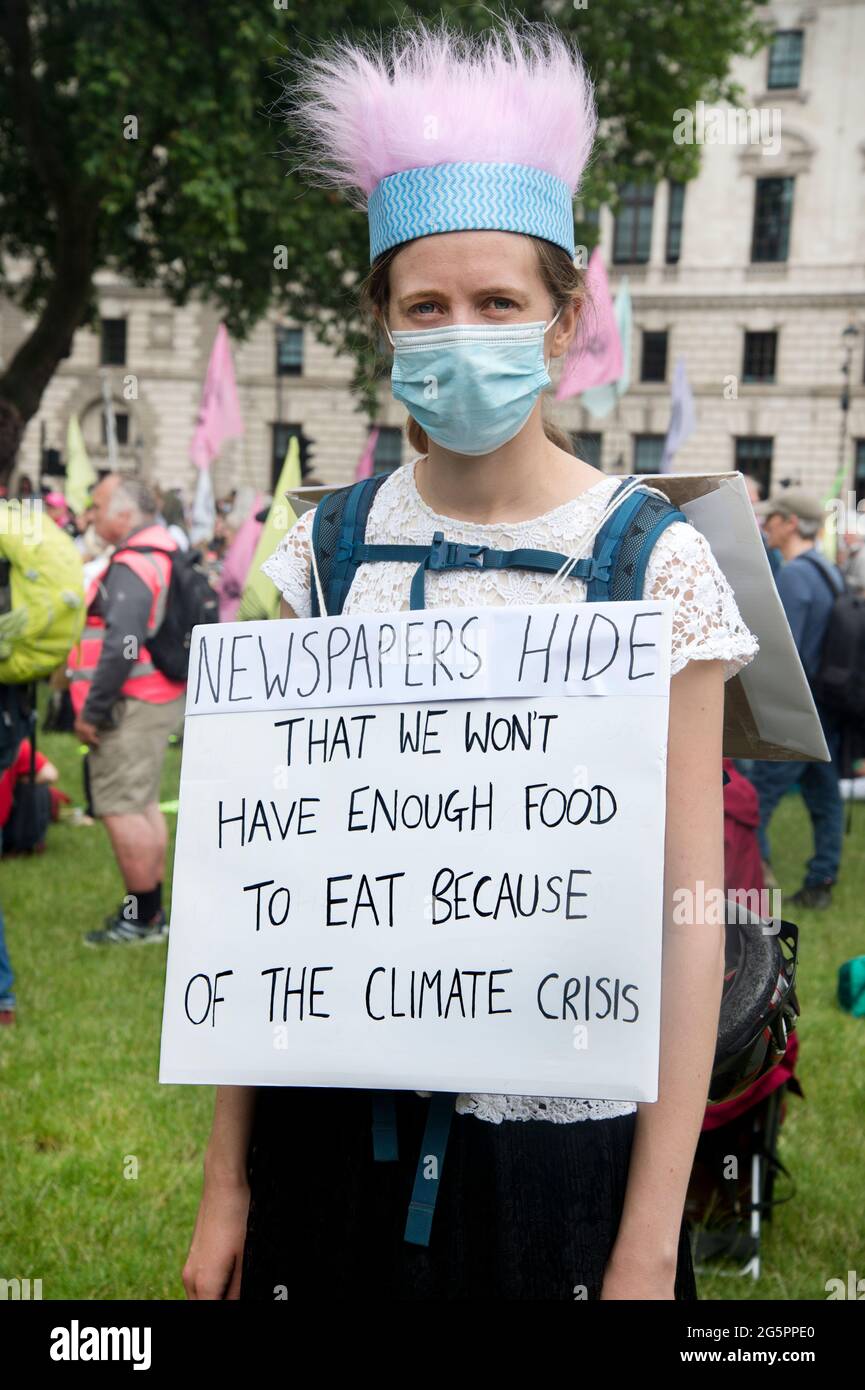 Parliament Square, London 27. Juni 2021. Von Extinction Rebellion organisierter Protest fordert die Mainstream-Medien auf, die Wahrheit über den Klimawandel zu sagen. Stockfoto