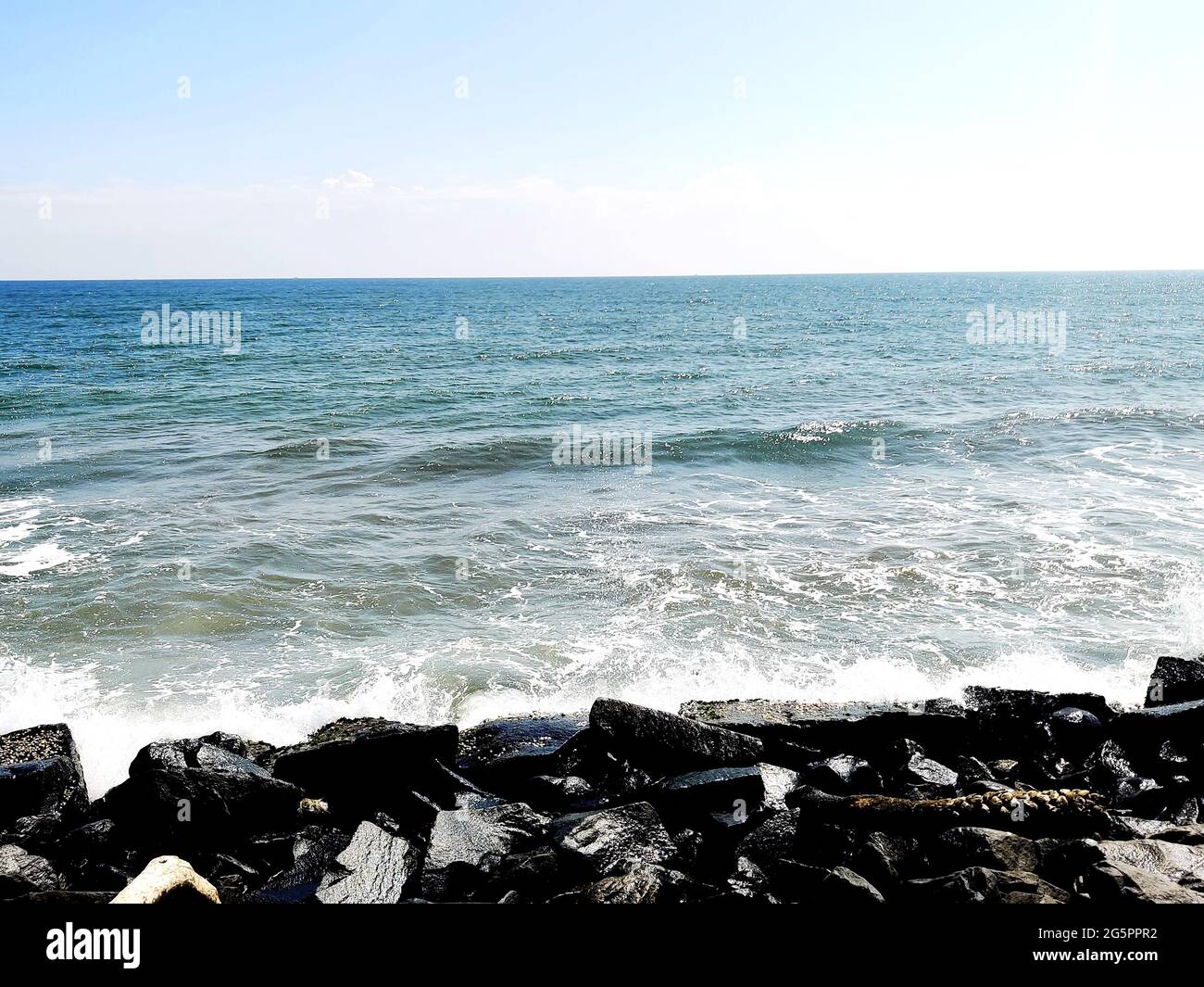 Wellen am Strand, Chennai, Tamil Nadu, Indien Stockfoto
