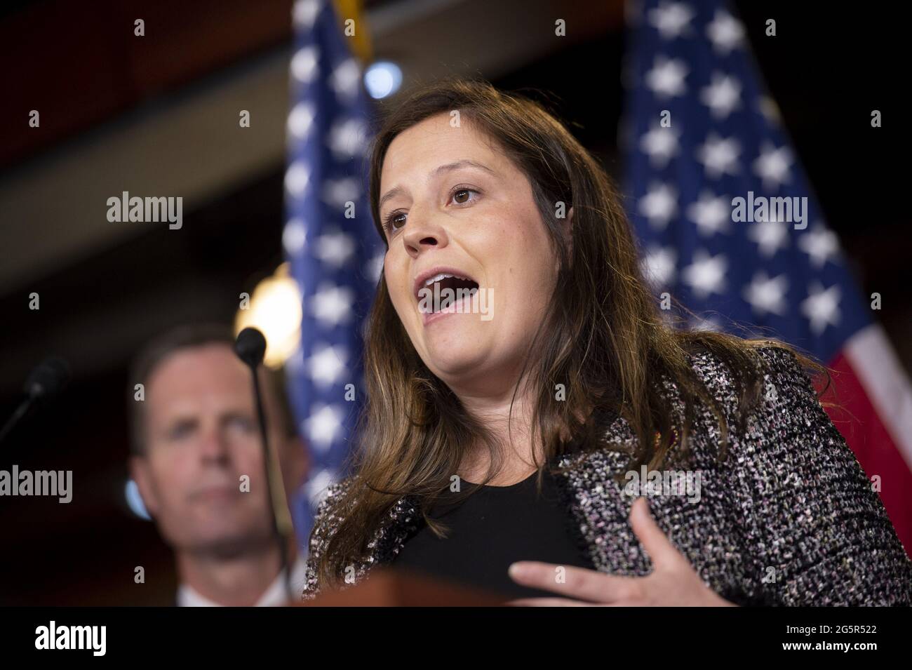 Washington, Usa. Juni 2021. Die Republikanerin Elise Stefanik, R-NY, und andere Republikaner des Repräsentantenhauses halten am Dienstag, den 29. Juni 2021, im US-Kapitol in Washington, DC, eine Pressekonferenz zum COVID-19-Virus ab. Foto von Bonnie Cash/UPI Credit: UPI/Alamy Live News Stockfoto