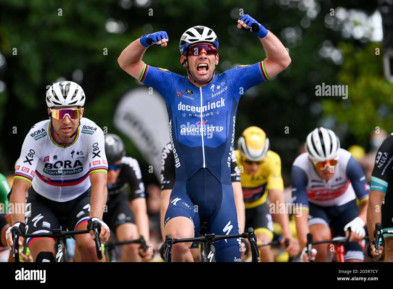 Frankreich, Fougeres, Redon, 29/06/2021, Tour de France 2021, Etappe 4, Redon nach Fougeres. Der britische Mark Cavendish für Deceuninck Quickstep gewinnt die Etappe im Sprint. Stockfoto