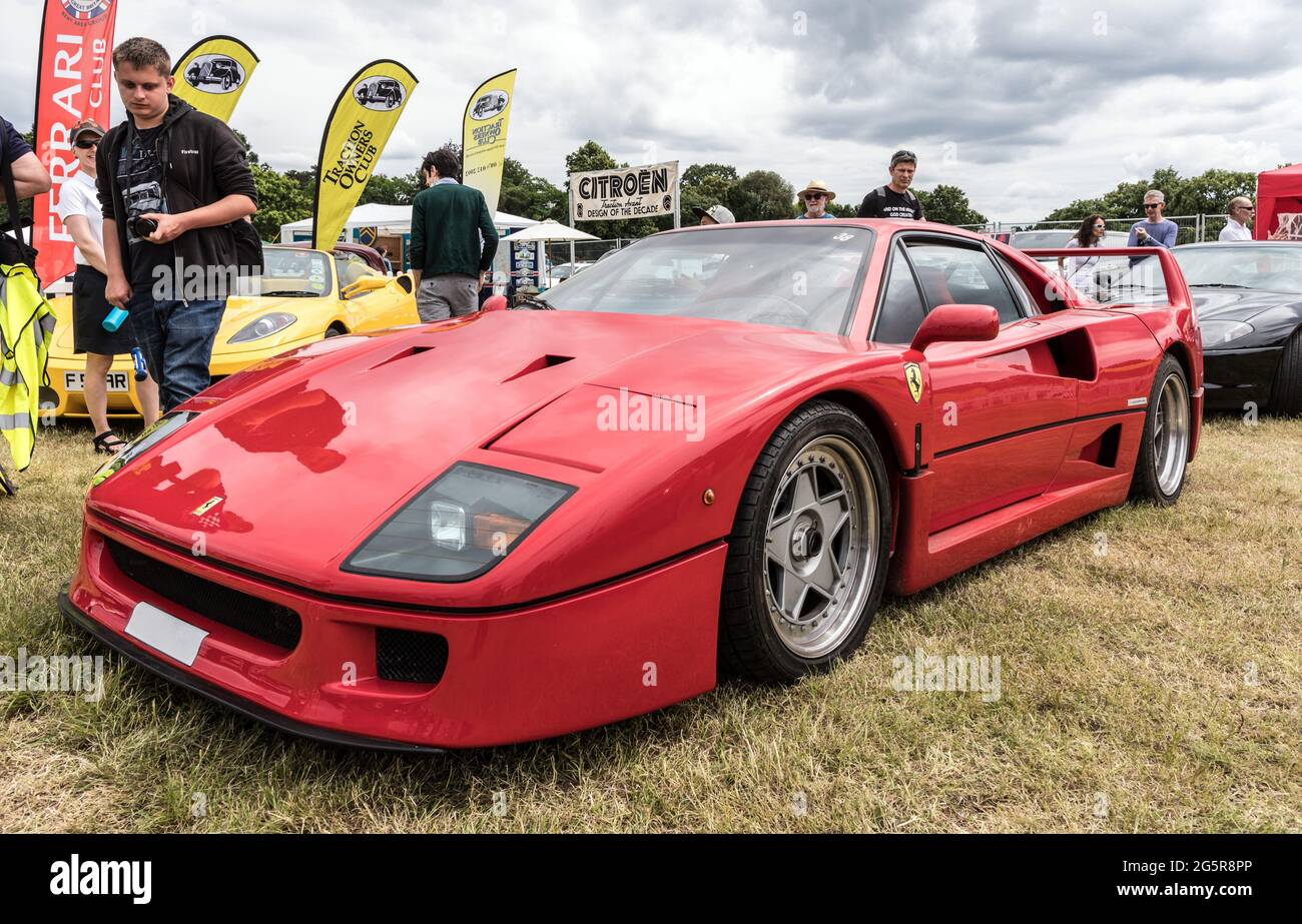 Ferrari F40 auf der Classic Car Show Syon Park London UK 2021 Stockfoto