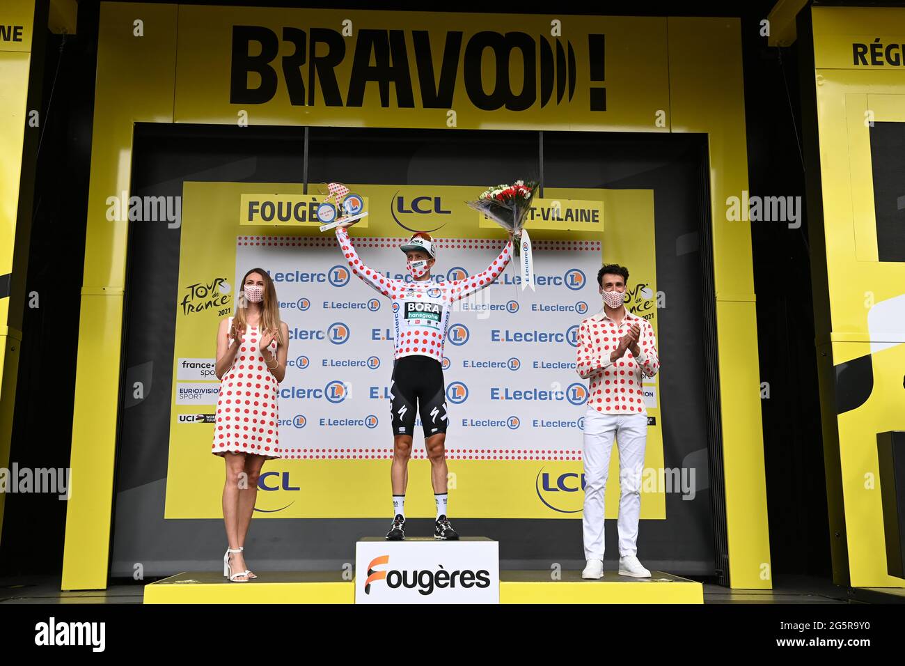 Frankreich, Fougeres, Redon, 29/06/2021, Tour de France 2021, Etappe 4, Redon nach Fougeres. IDE Schelling für das Team Bora Hansgrohe behält das Trikot seines Bergführers auf dem Podium. Stockfoto