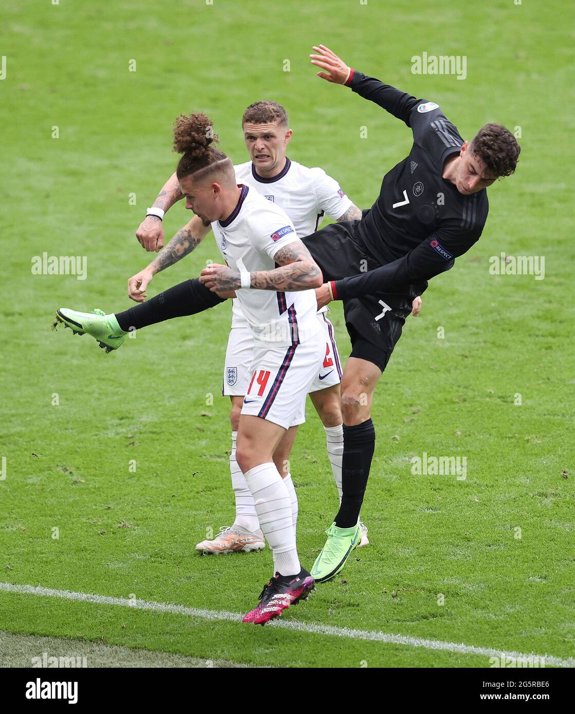 London, Großbritannien, 29. Juni 2021, EURO 2020, Europameisterschaft 2020, Runde 16 eng, England - GER, Deutschland Kai HAVERTZ, GER, rechts gegen Kalvin PHILLIPS/dpa/Alamy Live News Stockfoto