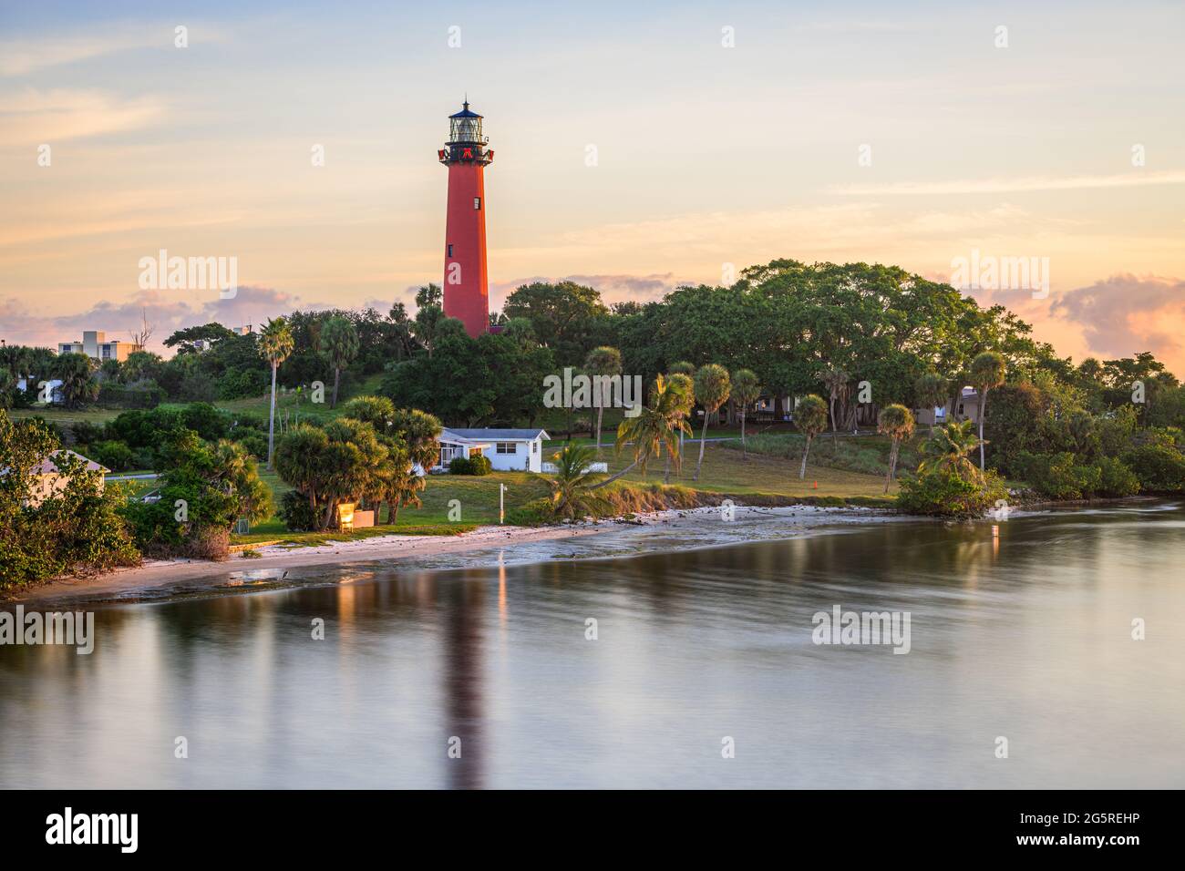 Jupiter, Florida, USA an den Jupiter Inlet Licht in der Dämmerung. Stockfoto