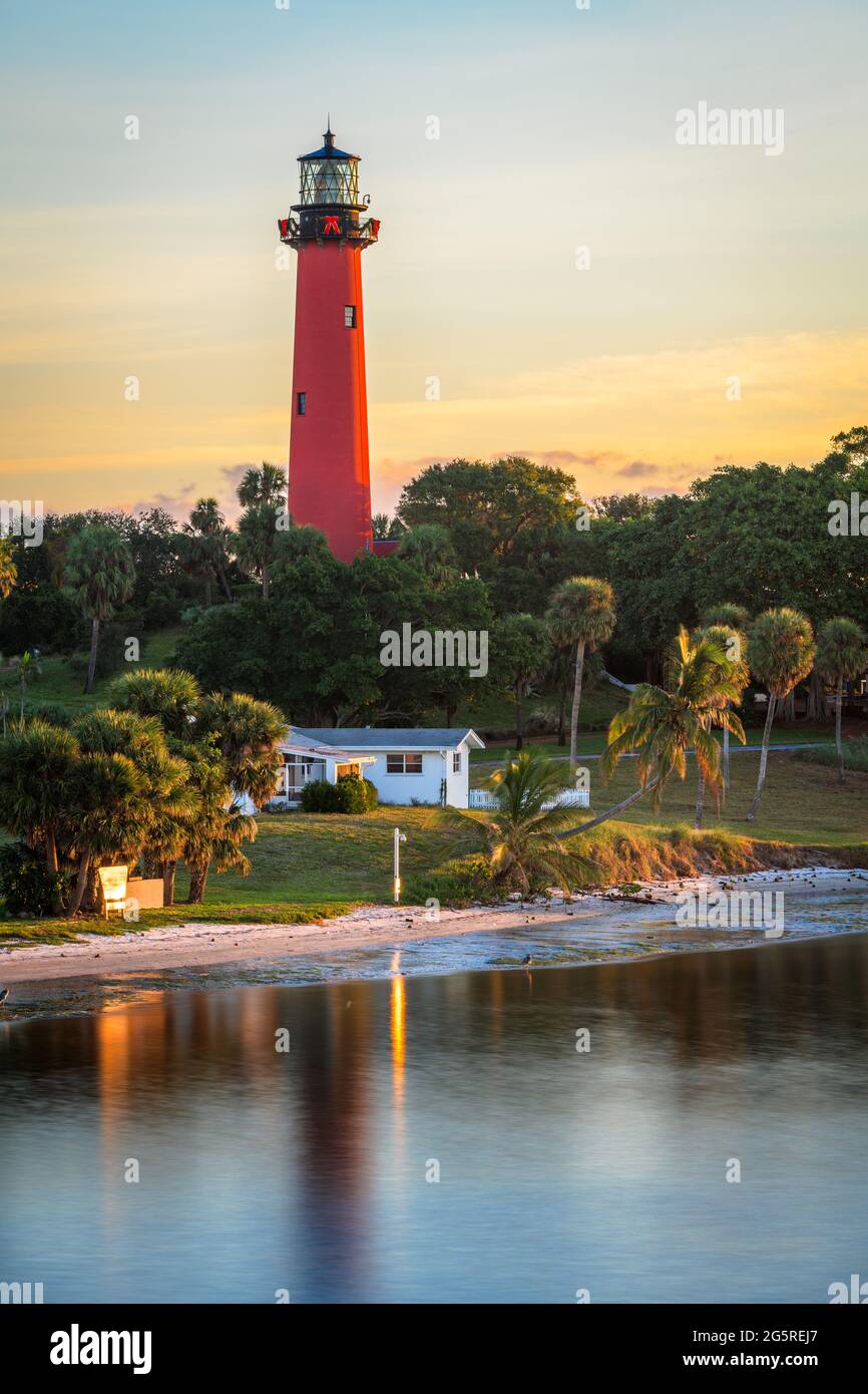 Jupiter, Florida, USA an den Jupiter Inlet Licht in der Dämmerung. Stockfoto