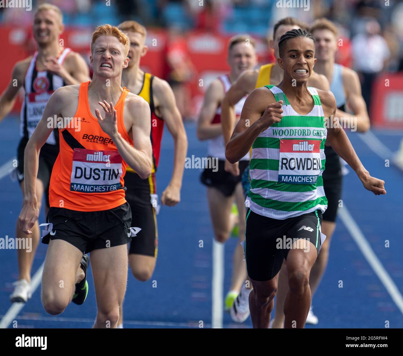 MANCHESTER - ENGLAND 25/27 JUN 21: Oliver Dustin und Daniel Rowden treten im 800-m-Finale der Männer bei den Muller British Athletics Championships an Stockfoto