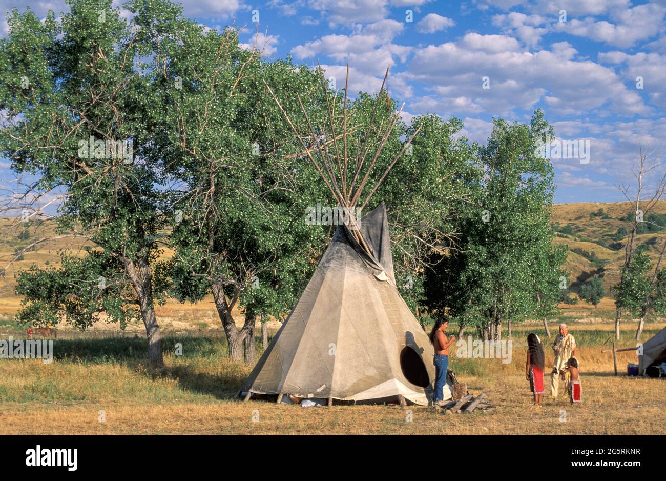 Lakota tipi lager Fotos und Bildmaterial in hoher Auflösung Alamy