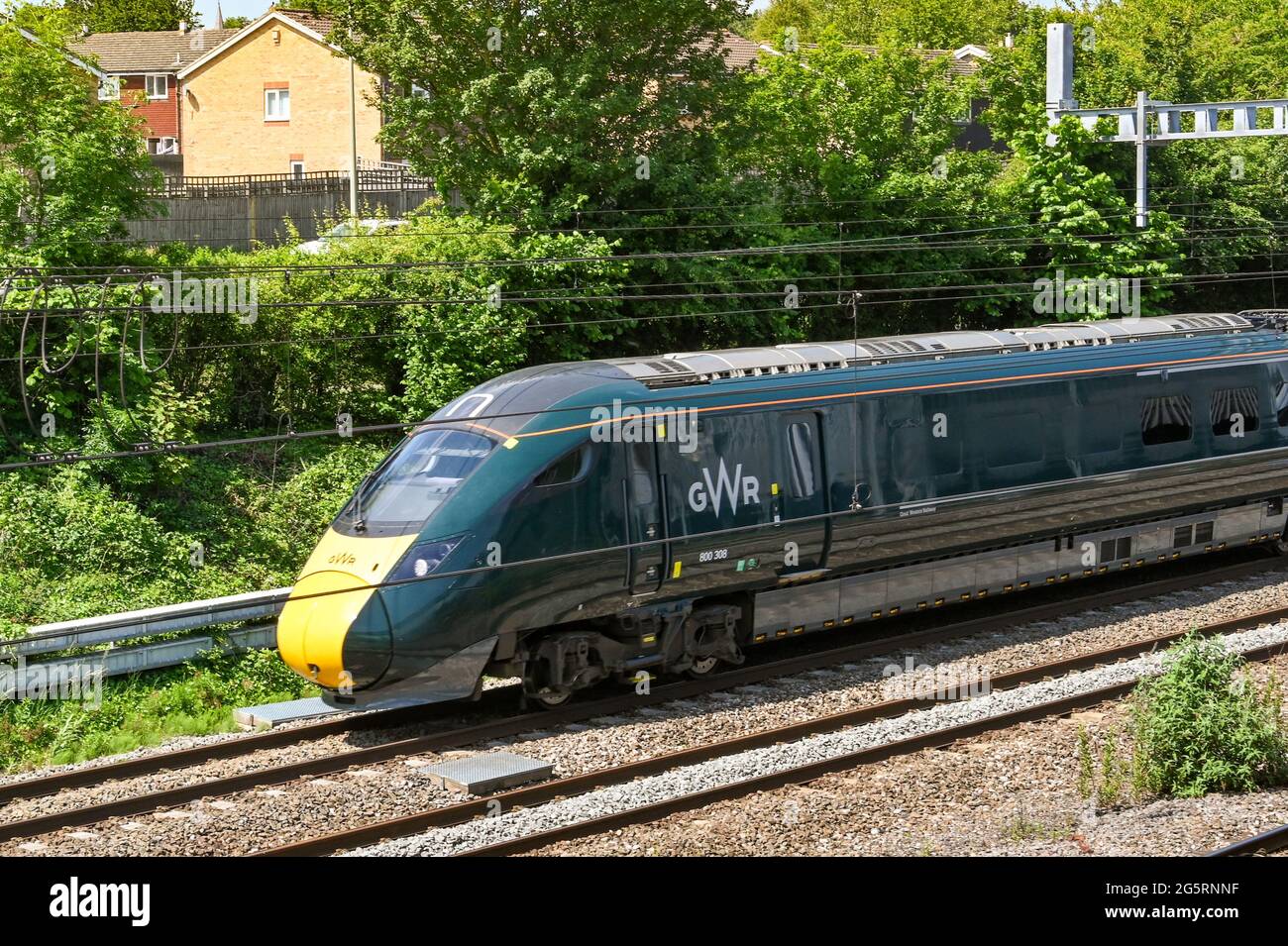 Didcot, England - Juni 2021: Elektrodiesel-Hochgeschwindigkeitszug der Klasse 800, betrieben von der Great Western Railway. Stockfoto