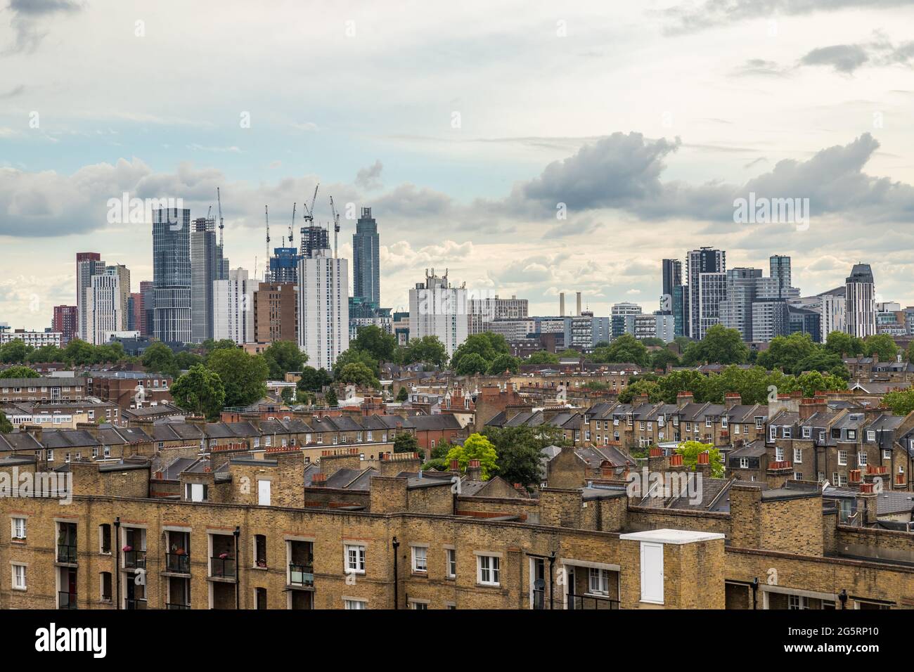 Die Skyline von Vauxhall mit seinen neuen Gebäuden, die vom Elefanten und Schloss aus gesehen werden, Stockfoto