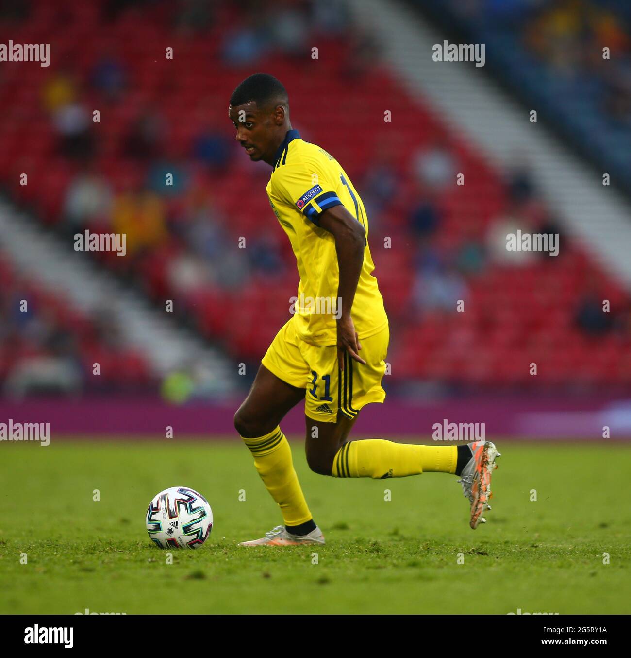 Hampden Park, Glasgow, Großbritannien. Juni 2021. EUFA Fußball-Europameisterschaft 2020, sechzehntes Turnier, Schweden gegen die Ukraine; Alexander Isak aus Schweden am Ball Kredit: Action Plus Sports/Alamy Live News Stockfoto