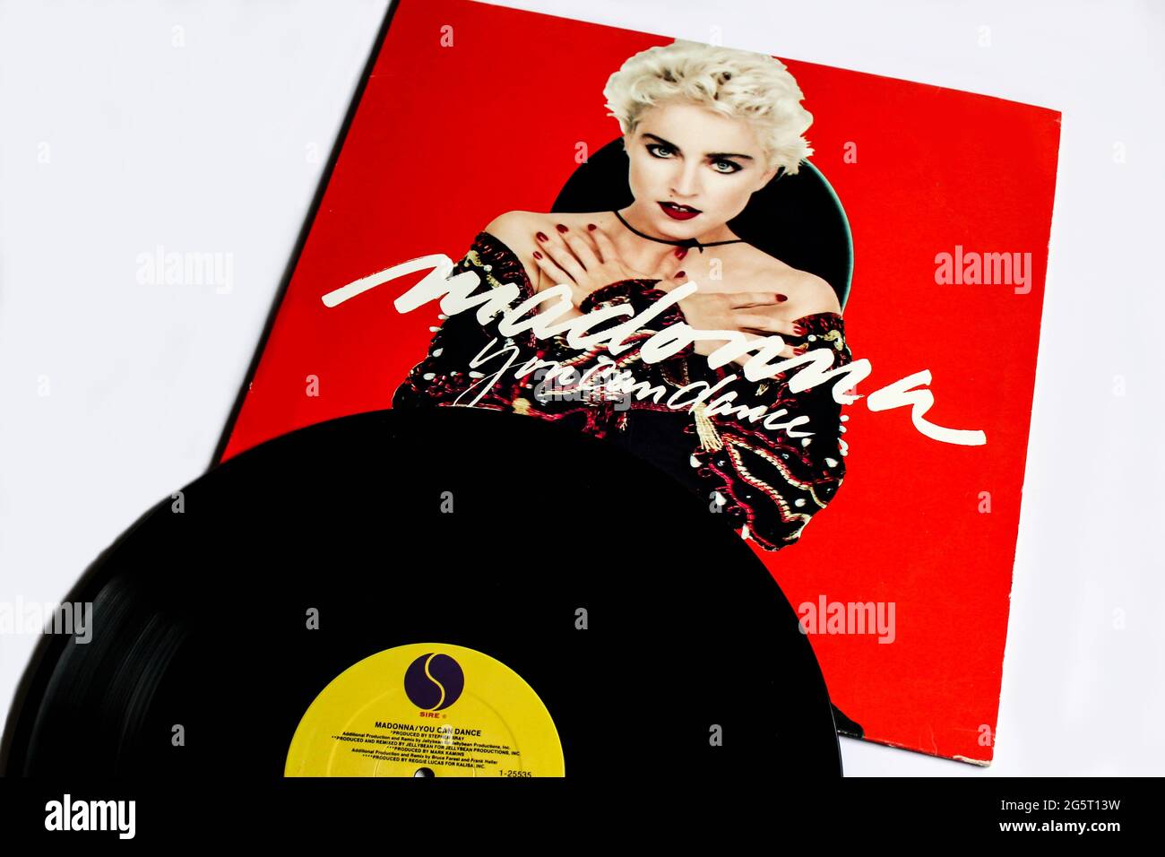Pop- und House-Tanzkünstler, Madonna remixt Musikalbum auf Vinyl-Schallplatte. Titel: Du kannst Album Cover tanzen Stockfoto