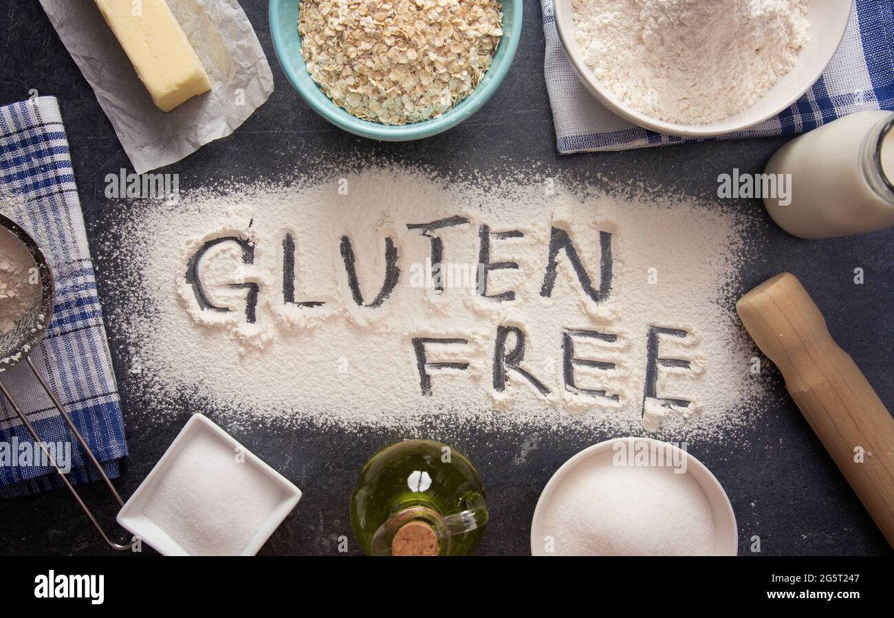 Glutenfreier Background auf einem dunklen Schiefertablett Stockfoto
