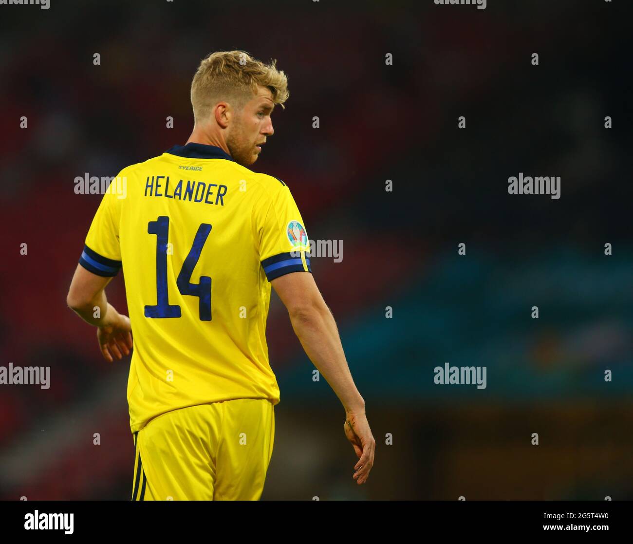 Hampden Park, Glasgow, Großbritannien. Juni 2021. EUFA Fußball-Europameisterschaft 2020, 16. Runde, Schweden gegen die Ukraine; Filip Helander aus Schweden Credit: Action Plus Sports/Alamy Live News Stockfoto