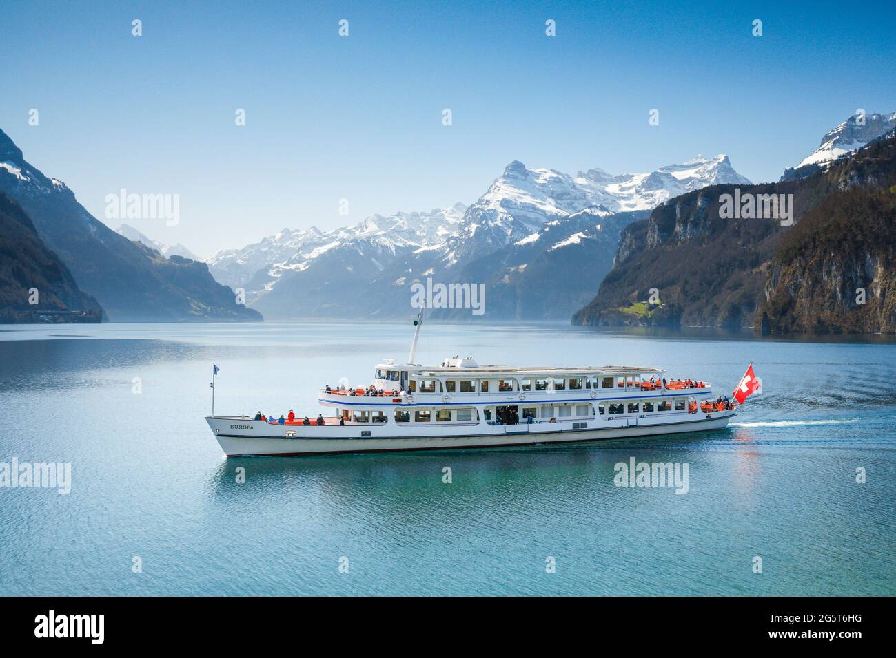 blick von Brunnen auf einen Linienschiff am Vierwaldstättersee, Schweiz Stockfoto