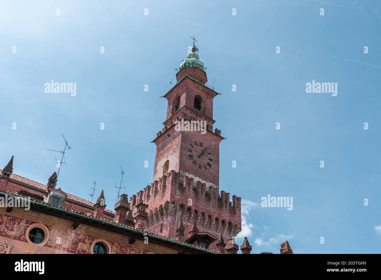 Teil des Bramante Uhrturms, in Vigevano (Italien): Horizontal, Kopierraum Stockfoto
