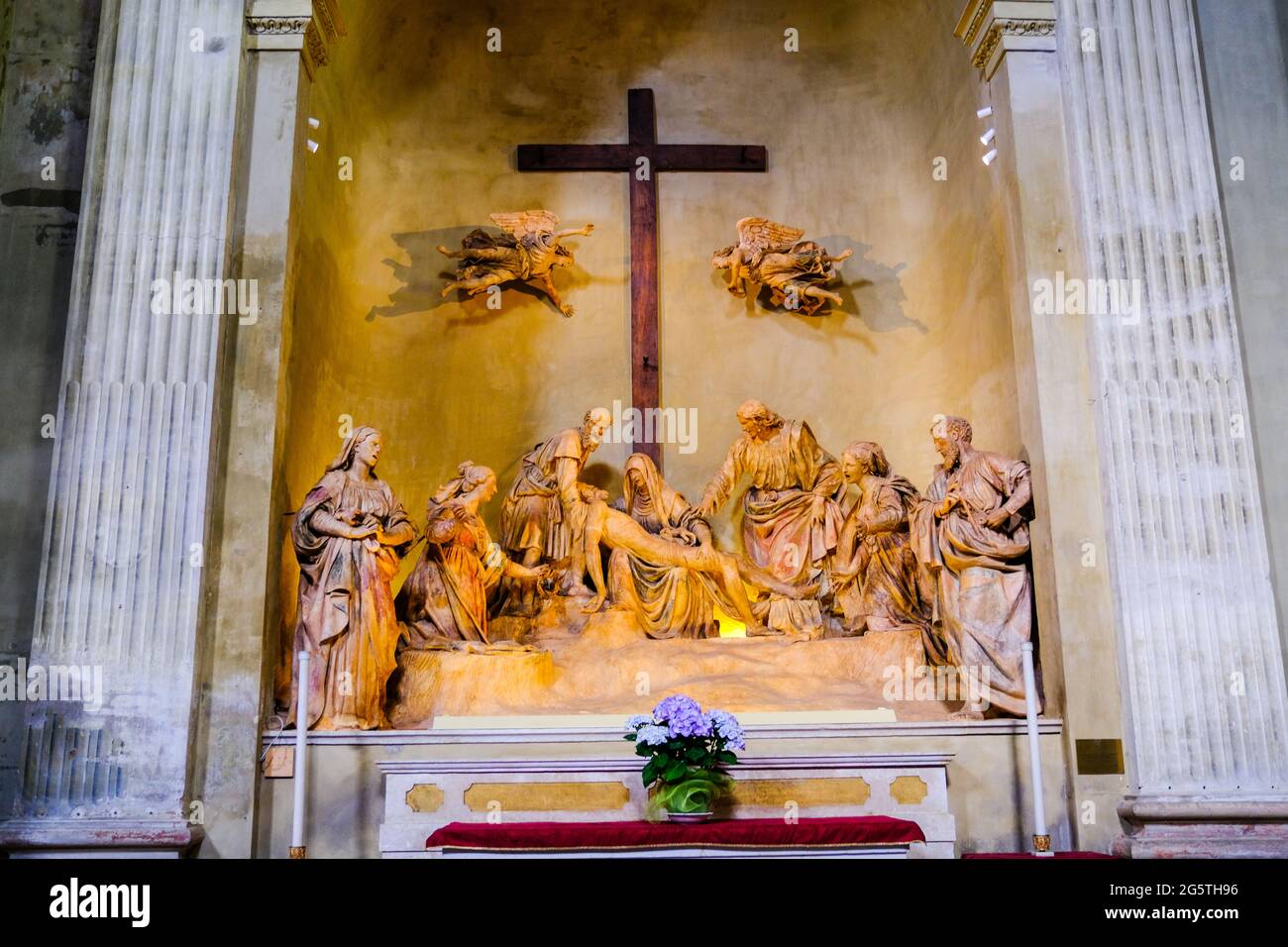 Schnitzwerk „Lamentation over Dead Christ“ in der Kirche Chiesa di S. Agostino in Modena, Italien Stockfoto