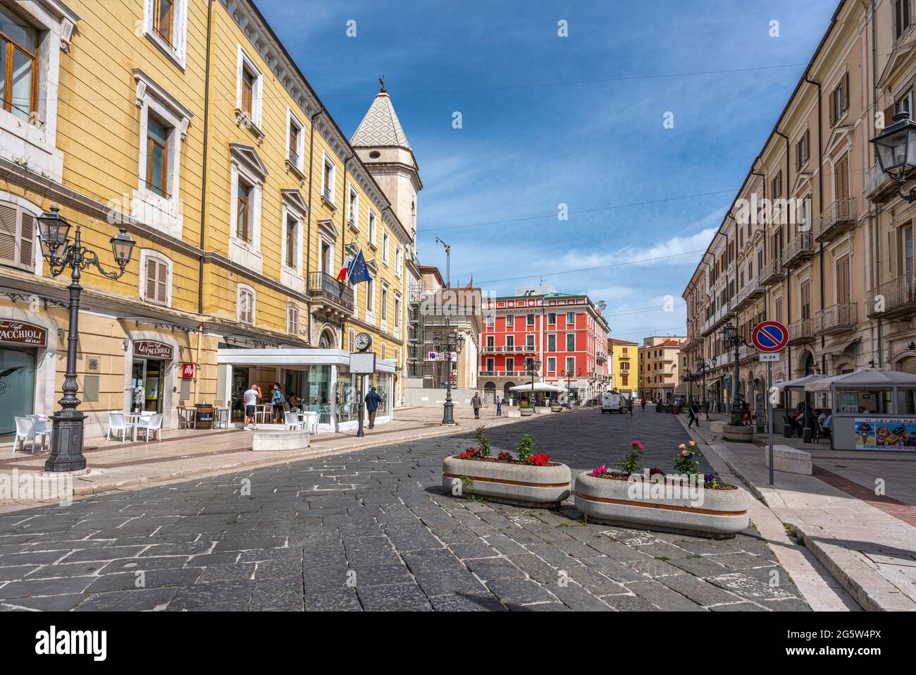 Der Gabriele Pepe Platz ist einer der Hauptplätze der Stadt Campobasso. Hier fanden die Messen und Märkte statt. Molise, Italien, Europa Stockfoto