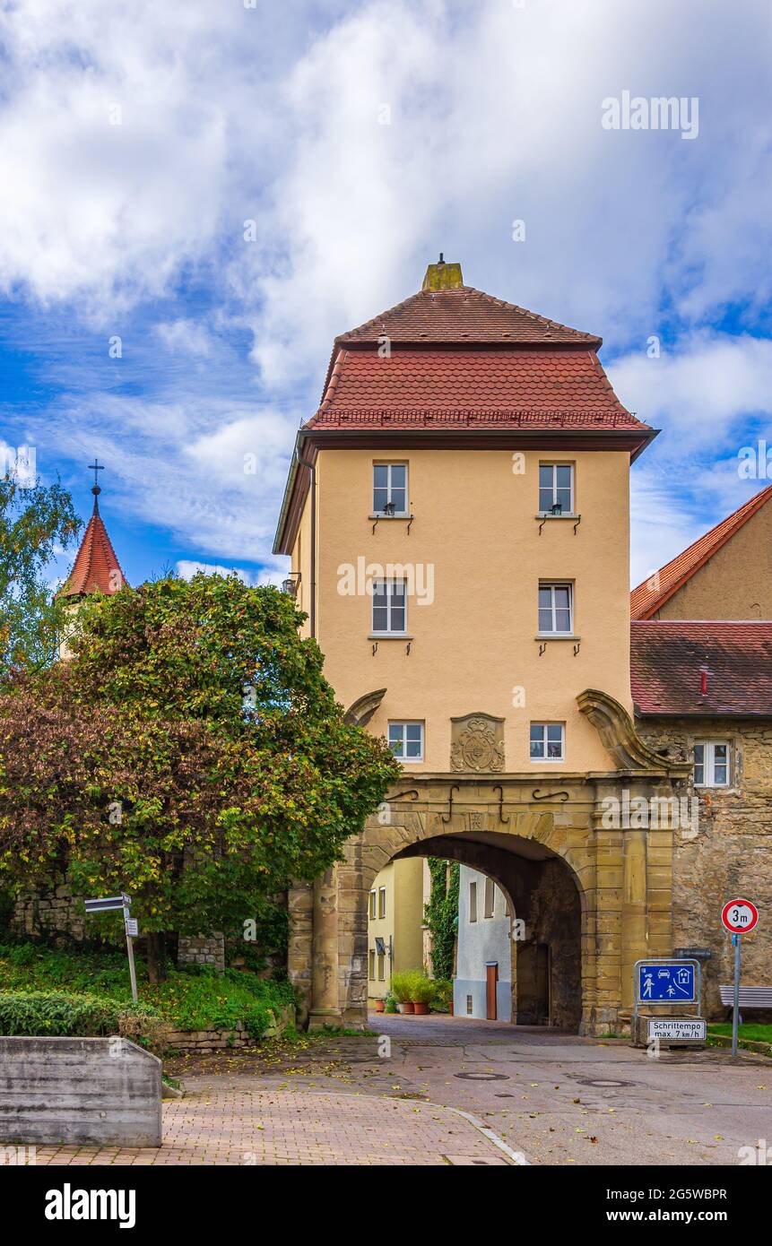 Das Neue Heilbronner Tor, ein altes historisches Stadttor in der Altstadt von Lauffen am Neckar, Baden-Württemberg, Deutschland. Stockfoto