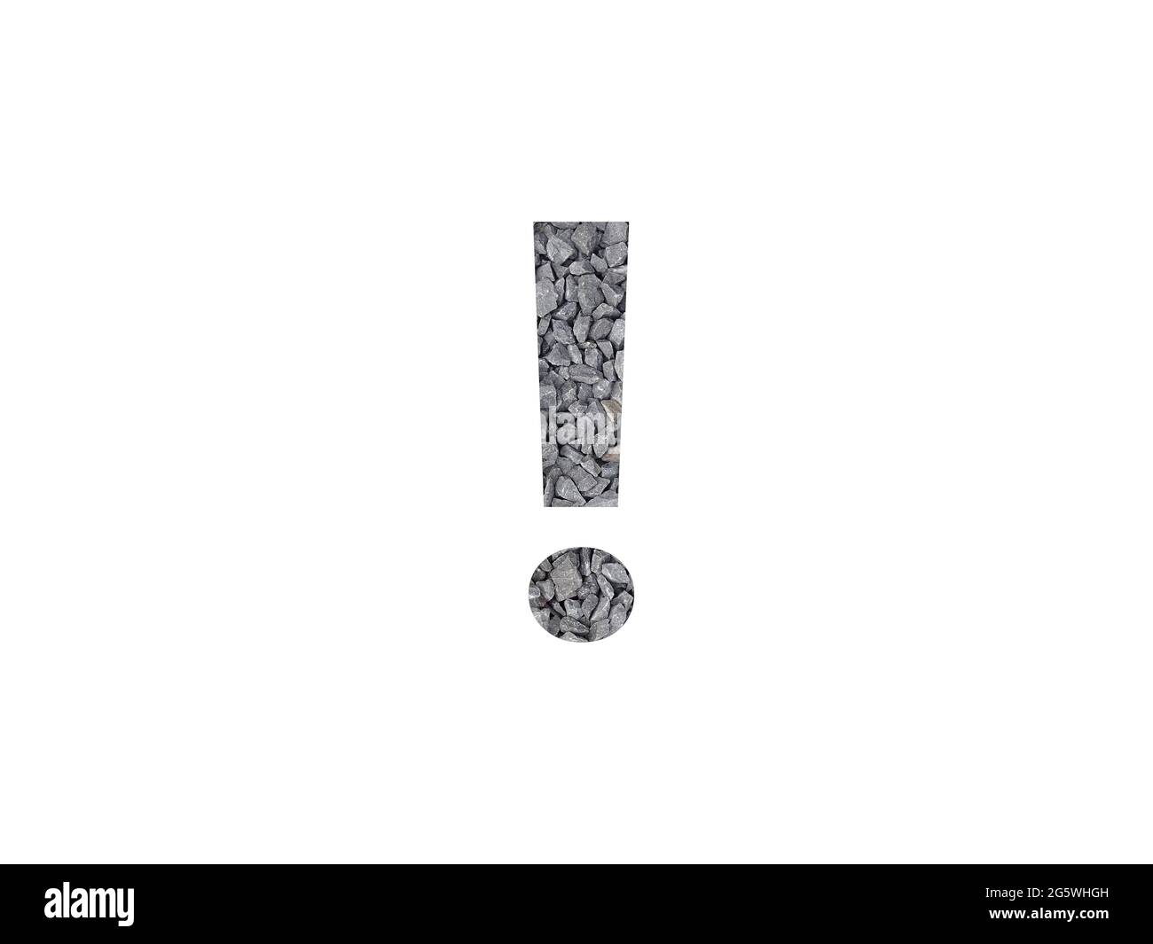 Ausrufezeichen des Alphabets aus grauem Kies isoliert auf weißem Hintergrund Stockfoto