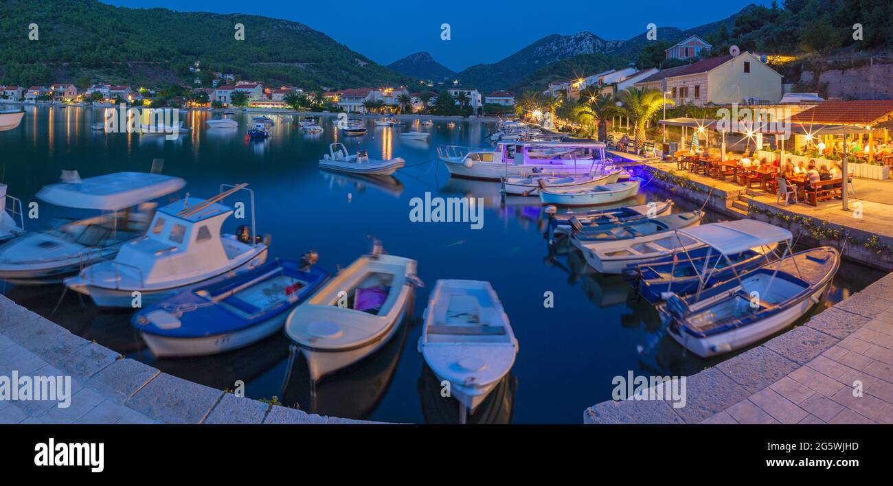Kroatien - die Atmosphäre am Abend im kleinen Hafen von Zuliana Dorf - Halbinsel Peljesac. Stockfoto