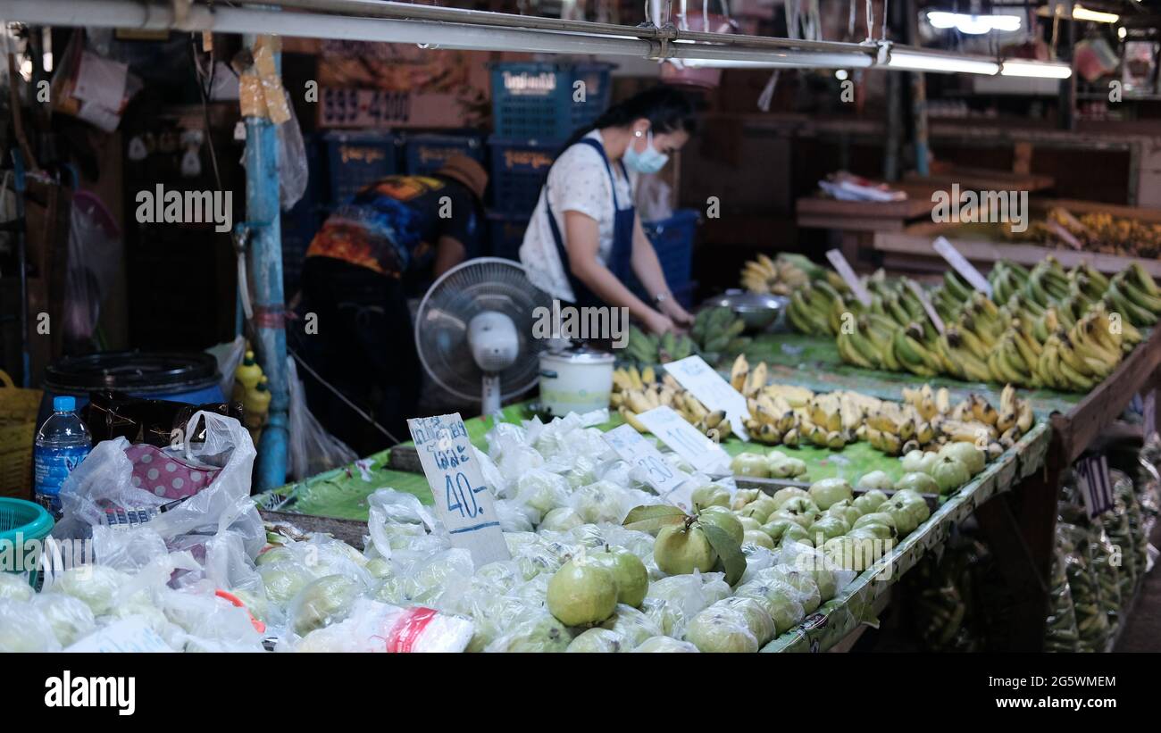 Ladenbesitzer Klong Toey Market Großhandel Wet Market Bangkok Thailand größte Lebensmittelverteilzentrum in Südostasien Stockfoto