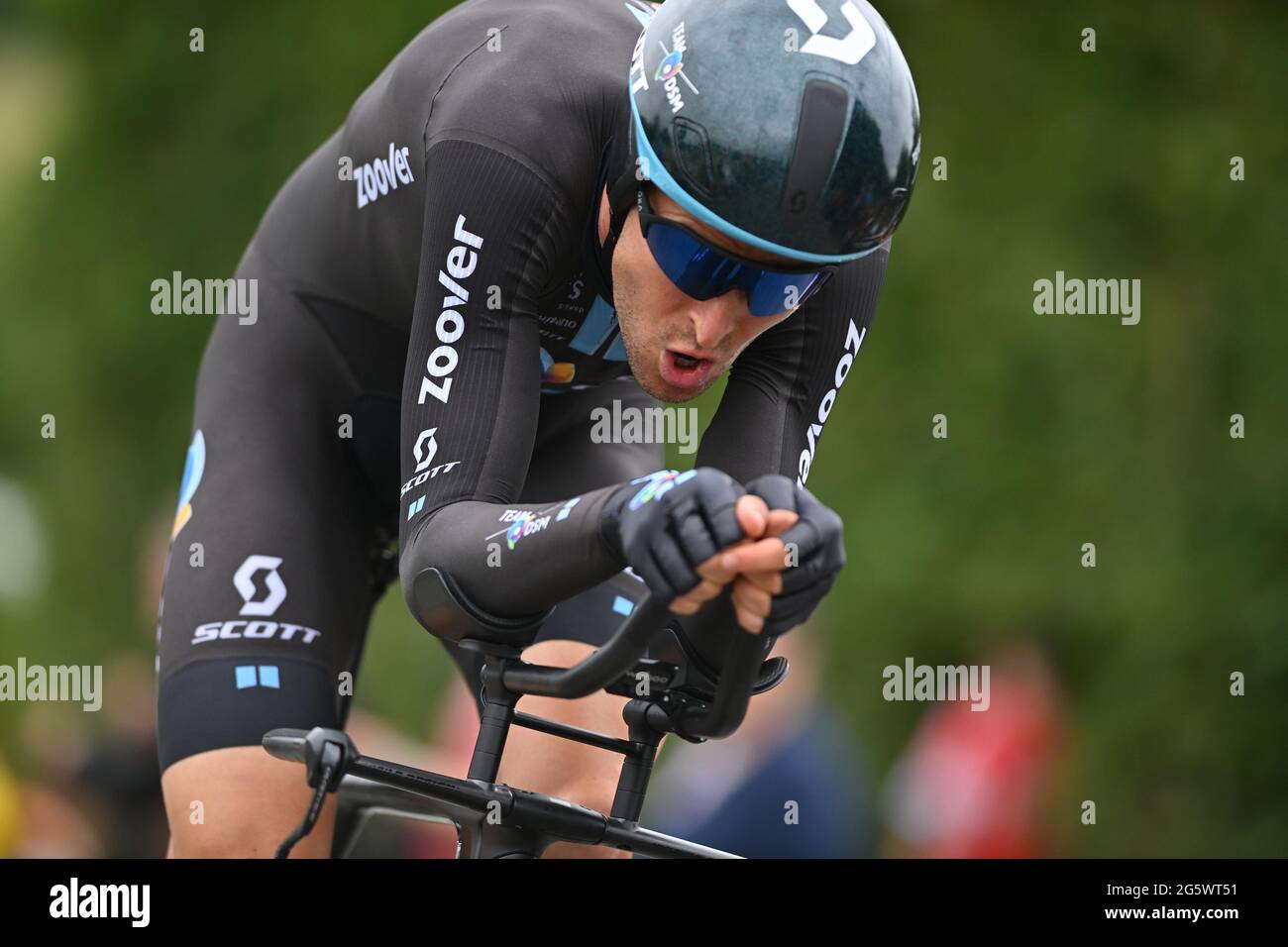 Der Belgier Tiesj Benoot vom Team DSM wurde während der fünften Etappe der 108. Auflage des Radrennens der Tour de France, einer 27,2 km langen Individua, in Aktion gezeigt Stockfoto