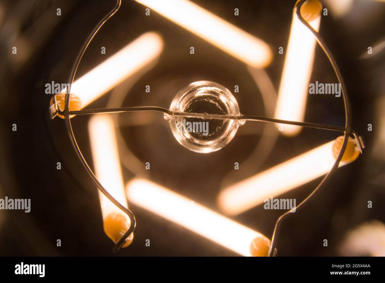 Makro-Nahaufnahme einer LED-Lampe. Stockfoto