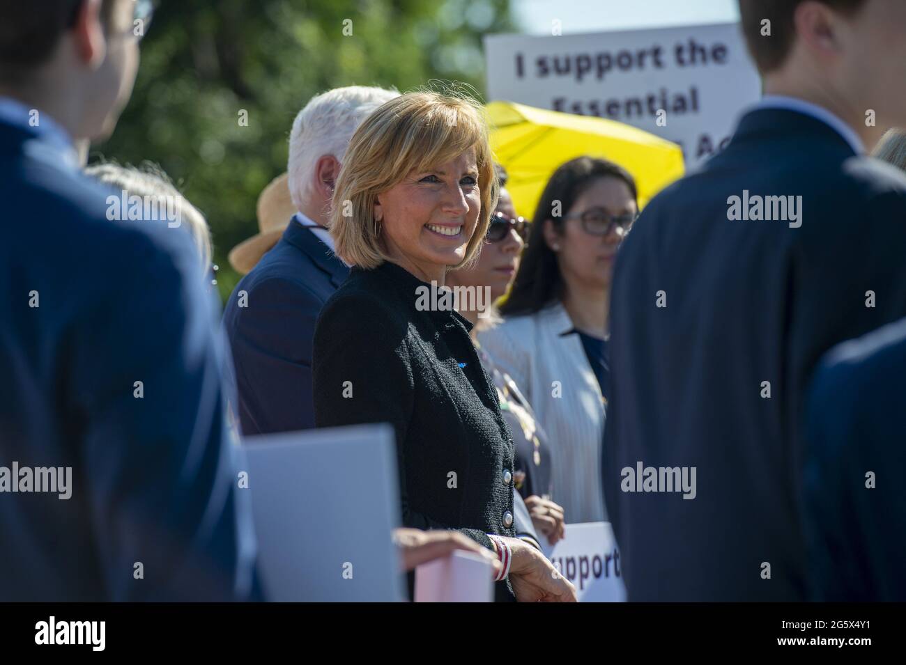 Washington, Usa. 30. Juni 2021. Die Rep. Claudia Tenney, R-NY, nimmt an einer Pressekonferenz Teil, auf der das Repräsentantenhaus aufgefordert wird, den „Essential Caregivers Act“ am Mittwoch, den 30. Juni 2021, im US-Kapitol in Washington, DC, voranzutreiben. Das Gesetz würde es den Betreuern ermöglichen, im Rahmen der Medicare- und Medicaid-Programme in Notfällen der öffentlichen Gesundheit Zugang zu erhalten. Foto von Bonnie Cash/UPI Credit: UPI/Alamy Live News Stockfoto