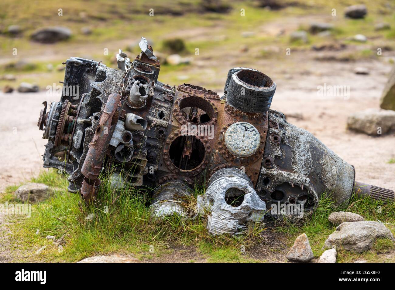 Nahaufnahme Seitenansicht Absturz beschädigt Flugzeugmotor Stockfoto