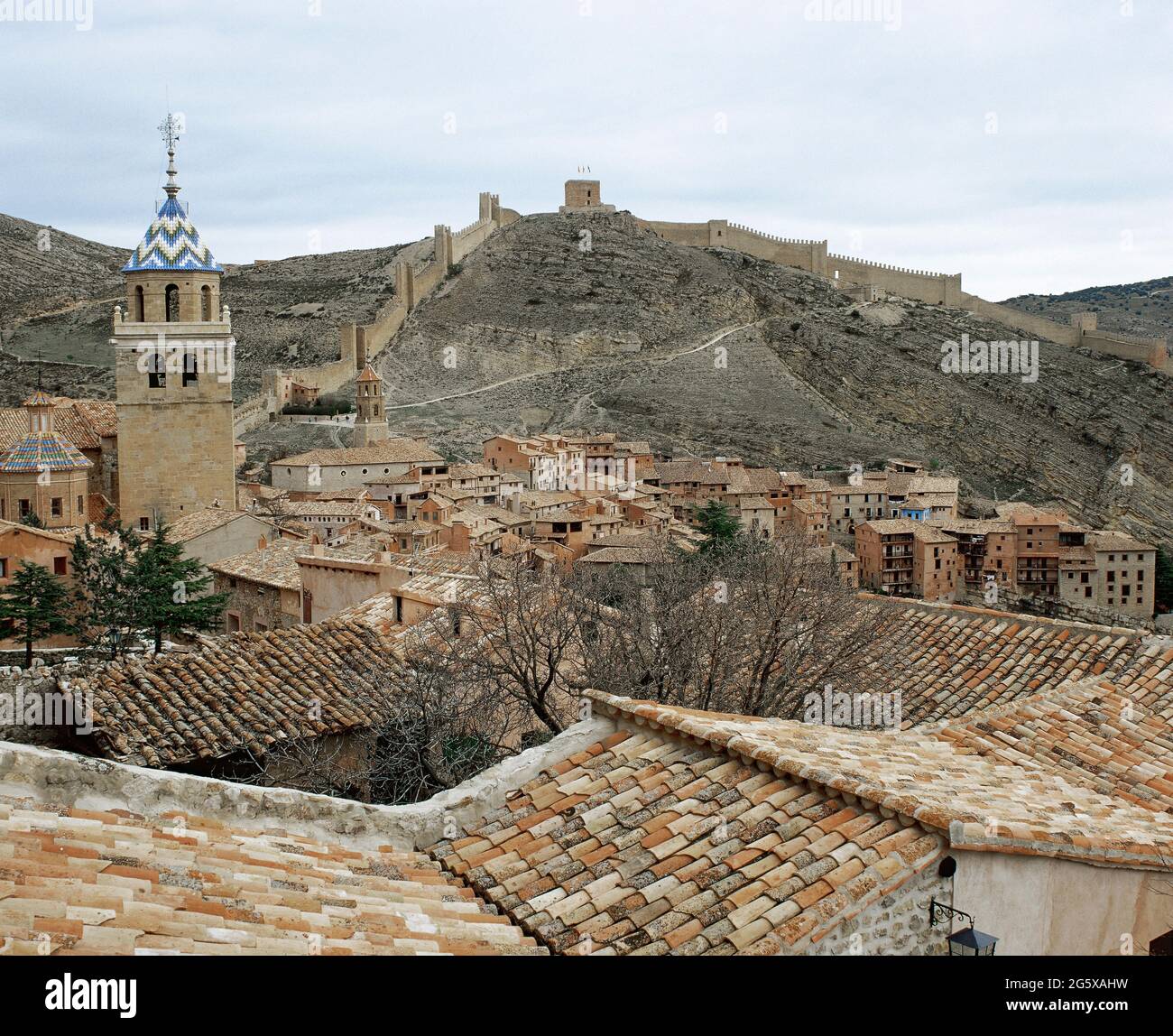 Spanien, Aragon, Provinz Teruel, Albarracin. Panoramablick auf das mittelalterliche Dorf. Stockfoto