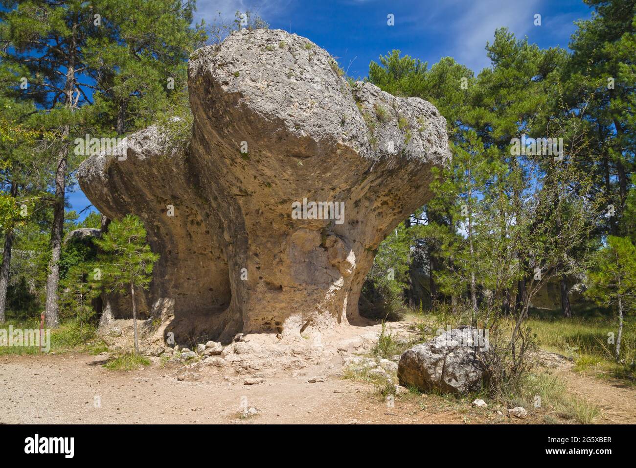 Pilzförmige Felsformation in der Ciudad Encantada, Cuenca, Spanien. Stockfoto
