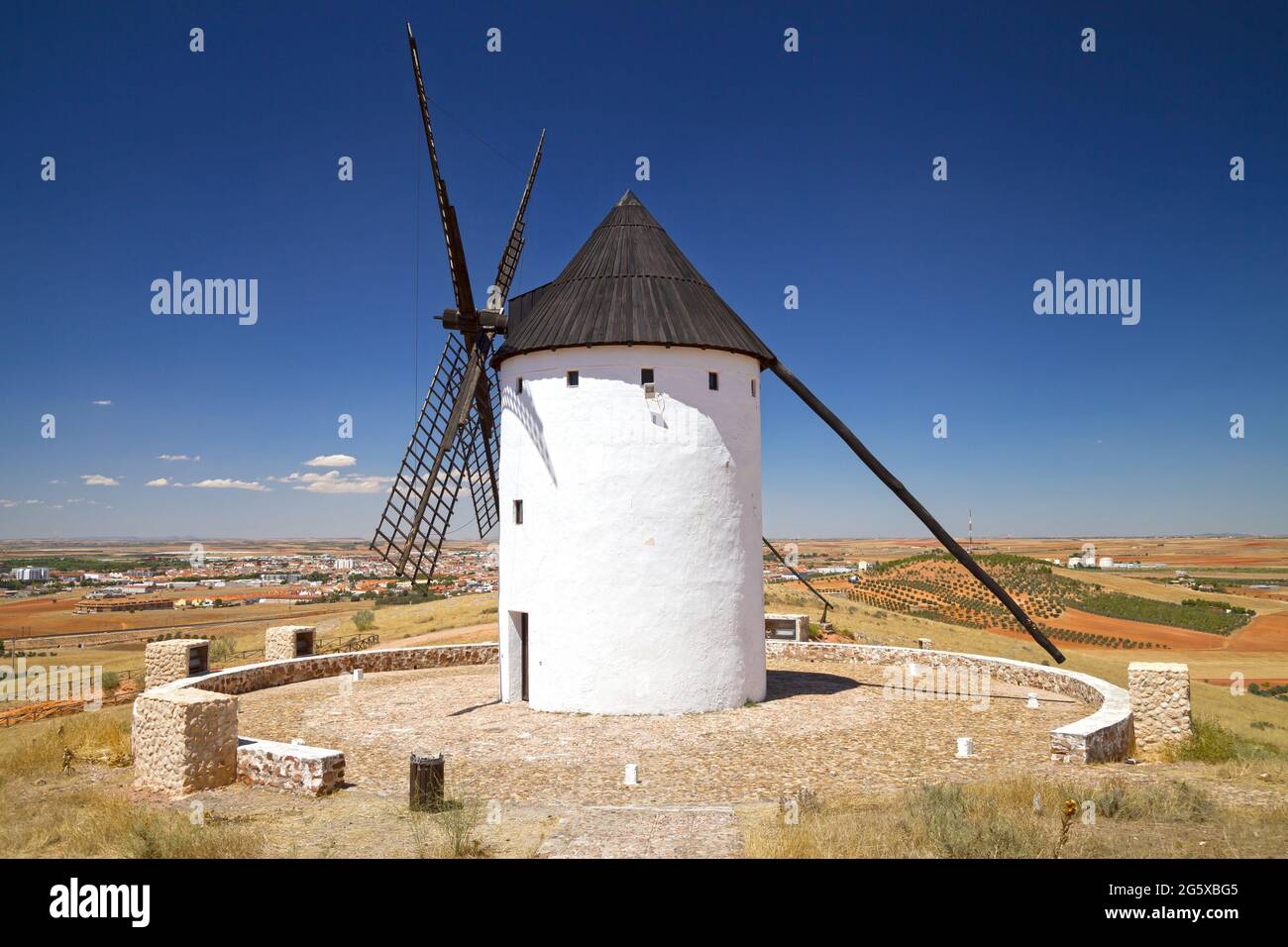 Manchego Windmühle in Alcazar de San Juan, Ciudad Real, Spanien. Stockfoto