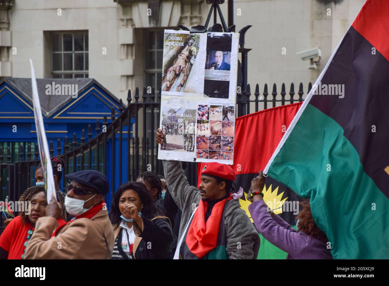 London Grossbritannien 30 Juni 2021 Demonstranten Versammelten Sich Vor Der Downing Street Und Forderten Eine Freie Biafra Teil Von Nigeria Und Die Freilassung Von Nnamdi Kanu Anfuhrer Der Indigenen Bevolkerung Von Biafra