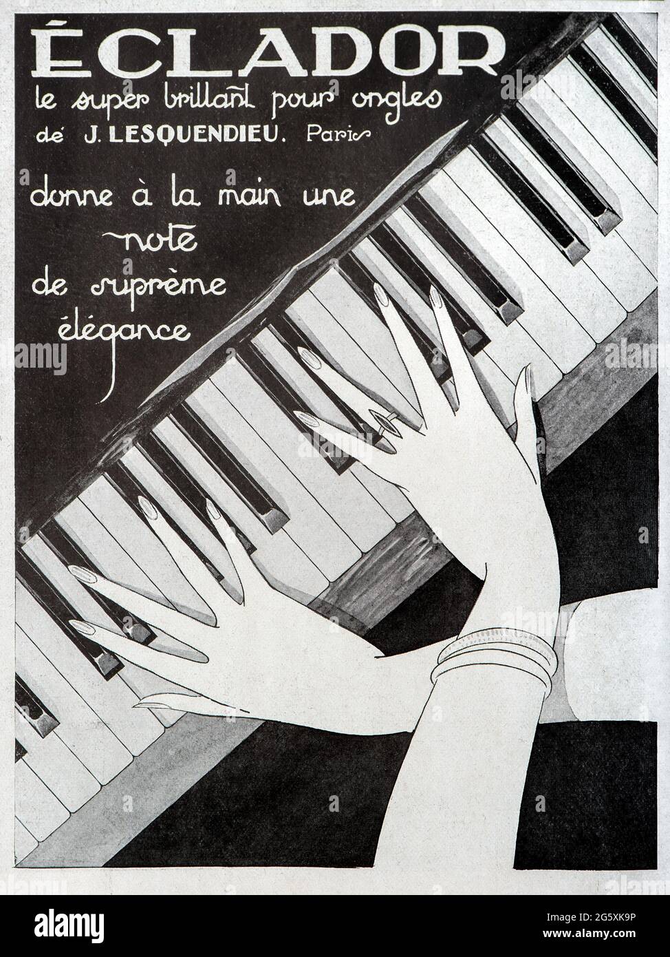 Die Hände der Frau spielen Klavier. Vintage-Werbung. Alte Zeitschriftenseite im Art-Deco-Stil Stockfoto