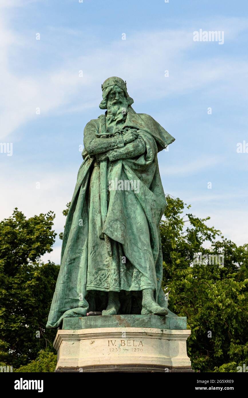 Die Statue von Bela IV auf dem Heldenplatz / Hosok tere in Budapest Stockfoto