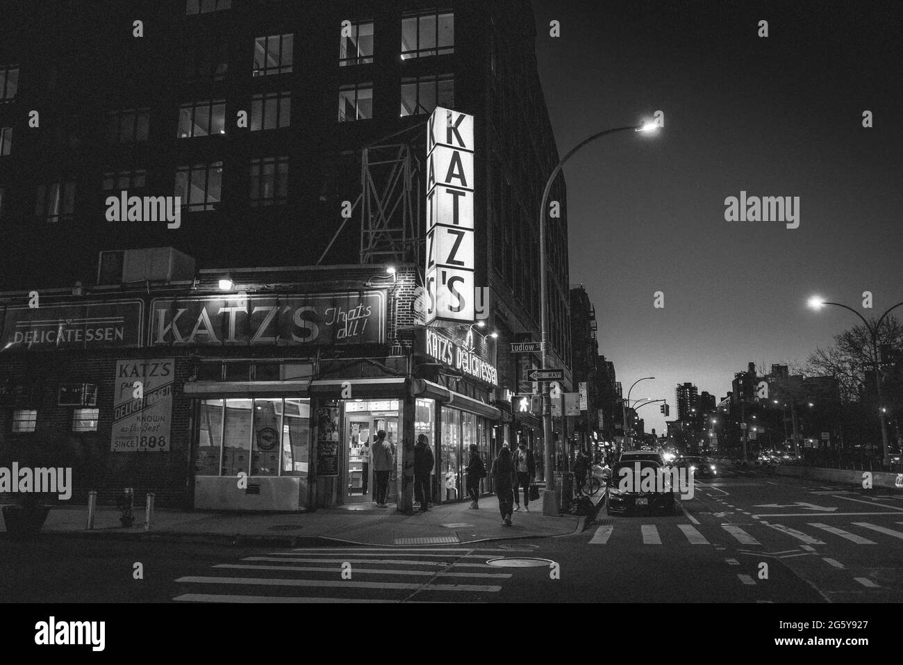 Katzs Delicatessen bei Nacht, in der Lower East Side, Manhattan, New York City Stockfoto