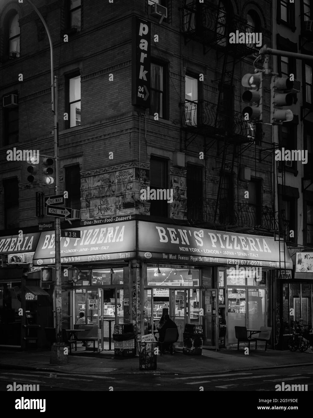 Bens Pizzeria bei Nacht, im West Village, Manhattan, New York City Stockfoto