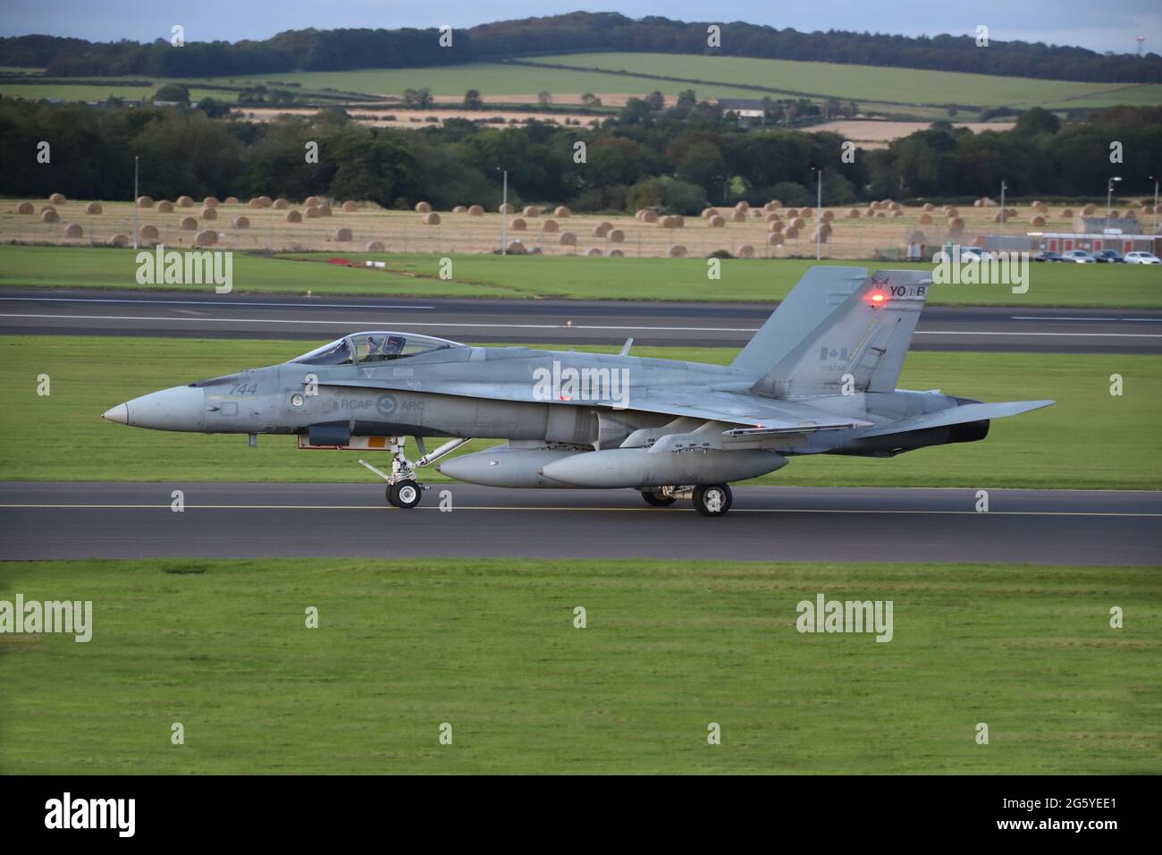 188744, eine McDonnell Douglas CF-188A Hornet, die von der Royal Canadian Air Force betrieben wird, auf dem Prestwick International Airport in Ayrshire, Schottland. Stockfoto