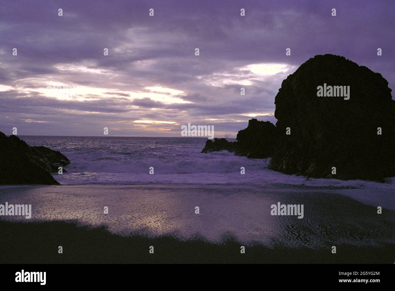 Sonnenuntergang am Strand von Bodega Bay, Kalifornien Stockfoto