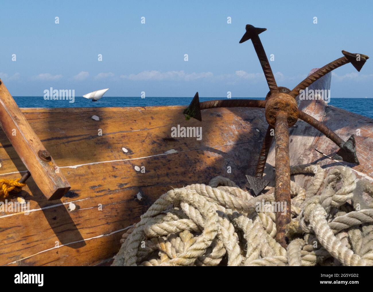 Die Aussicht auf einer Dhau aus einer Dhau. Stockfoto