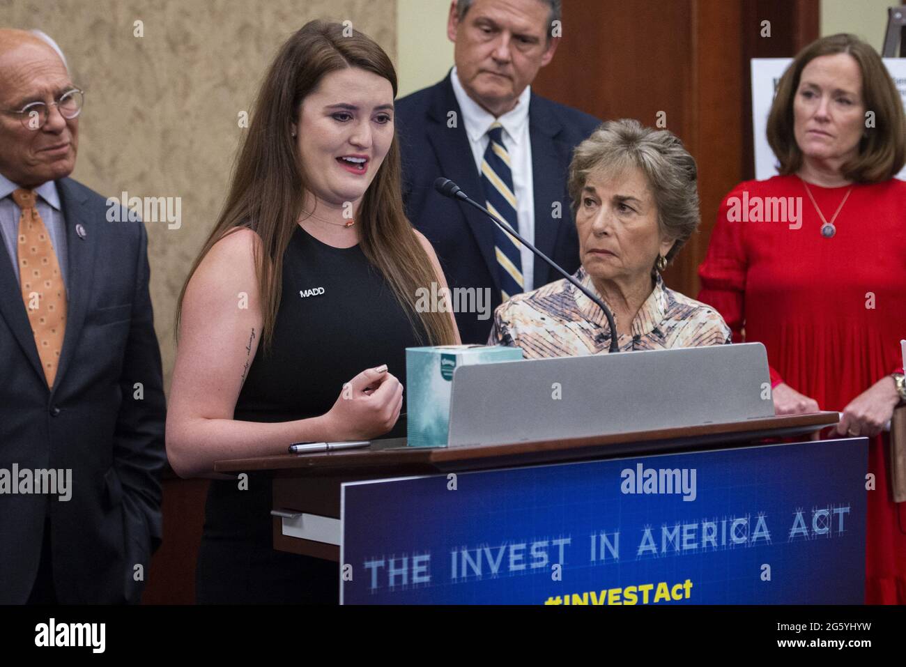 Mütter Gegen Betrunkenes Fahren Präsident Alex Otte Hält Während Einer  Pressekonferenz Zu Den Im Invest In America Act Enthaltenen  Auto-Sicherheitsbestimmungen Im Us-Kapitol In Washington, Dc, Usa, Am  Mittwoch, Den 30. Juni, 2021.