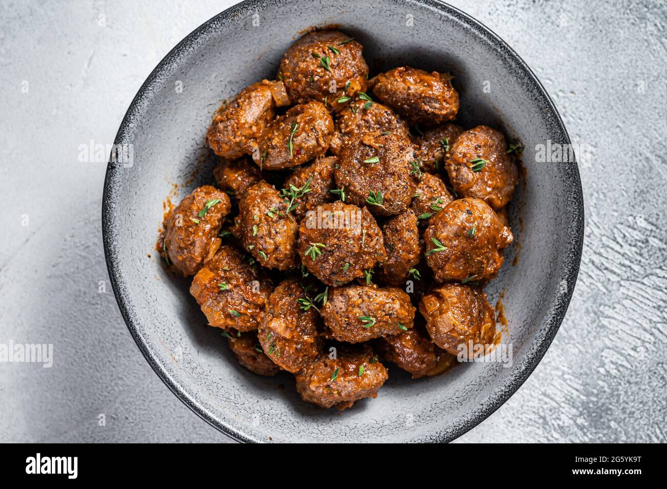 Gebratene Fleischbällchen in Tomatensauce aus Hackfleisch und ... Gebratene Fleischbällchen in Tomatensauce aus Hackfleisch und ...