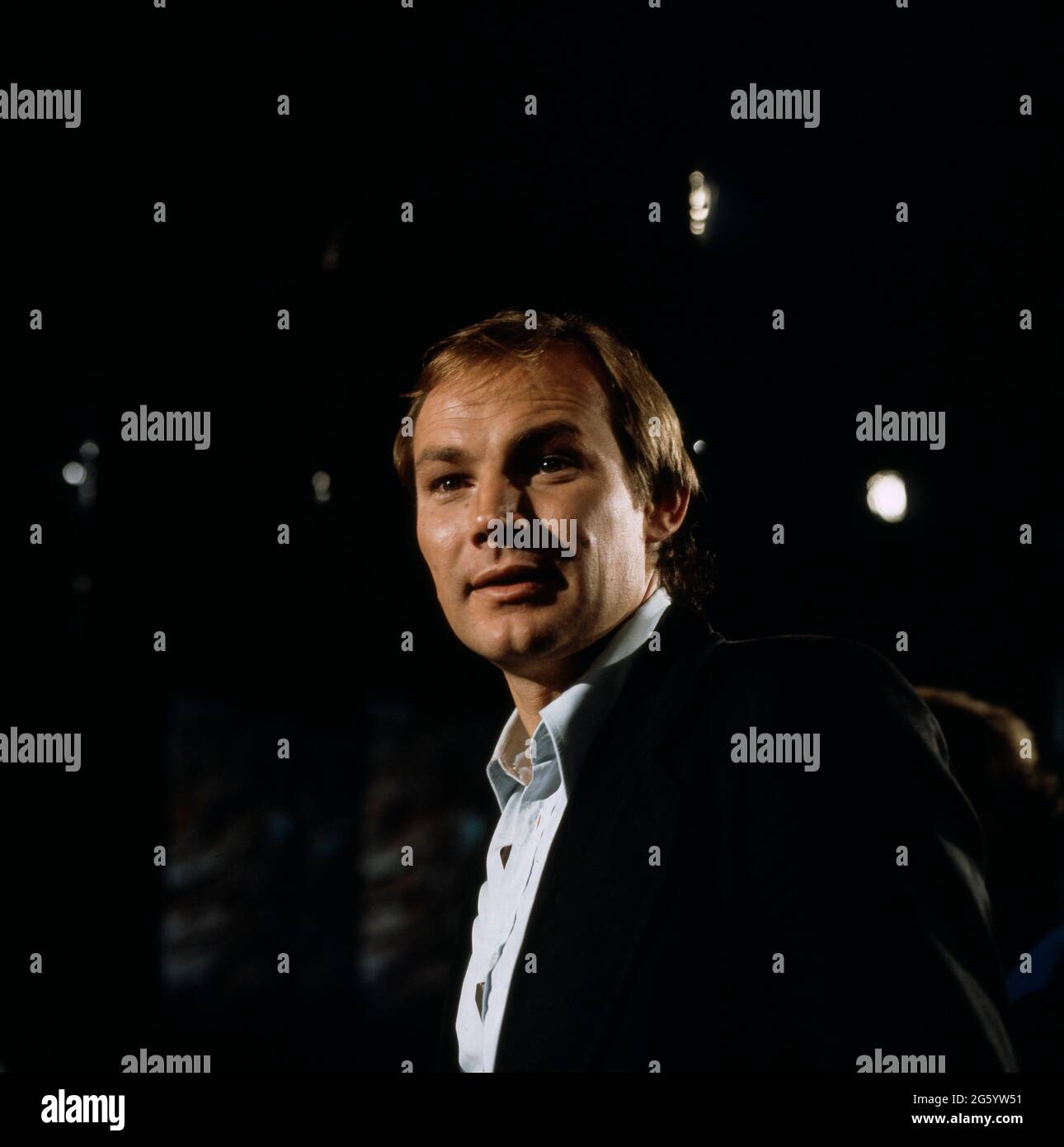 Klaus Maria Brandauer, Österreichischer Schauspieler, Filmschauspieler, Theaterdarsteller, Ensemblegeglied und Regisseur am Wiener Burgtheater, hier bei einer Lesung, um 1973. Österreichischer Schauspieler, Filmschauspieler, Ensemblemitglied und Regisseur am Wiener Burgtheater, hier bei einer Lesung, um 1973. Stockfoto