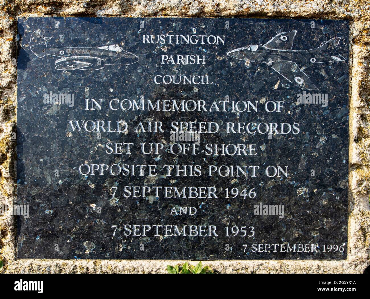 Die Plakette in Rustington, West Sussex, markiert zwei Weltrekorde in