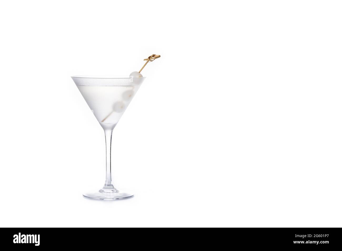 Gibson martini Cocktail mit Zwiebeln isoliert auf weißem Hintergrund Stockfoto