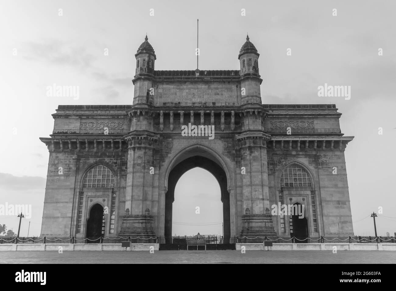 Blick auf Gate Way of India ein wichtiges Wahrzeichen in Colaba Mumbai im indischen Bundesstaat Maharashtra klickte am 2. April 2021 Stockfoto