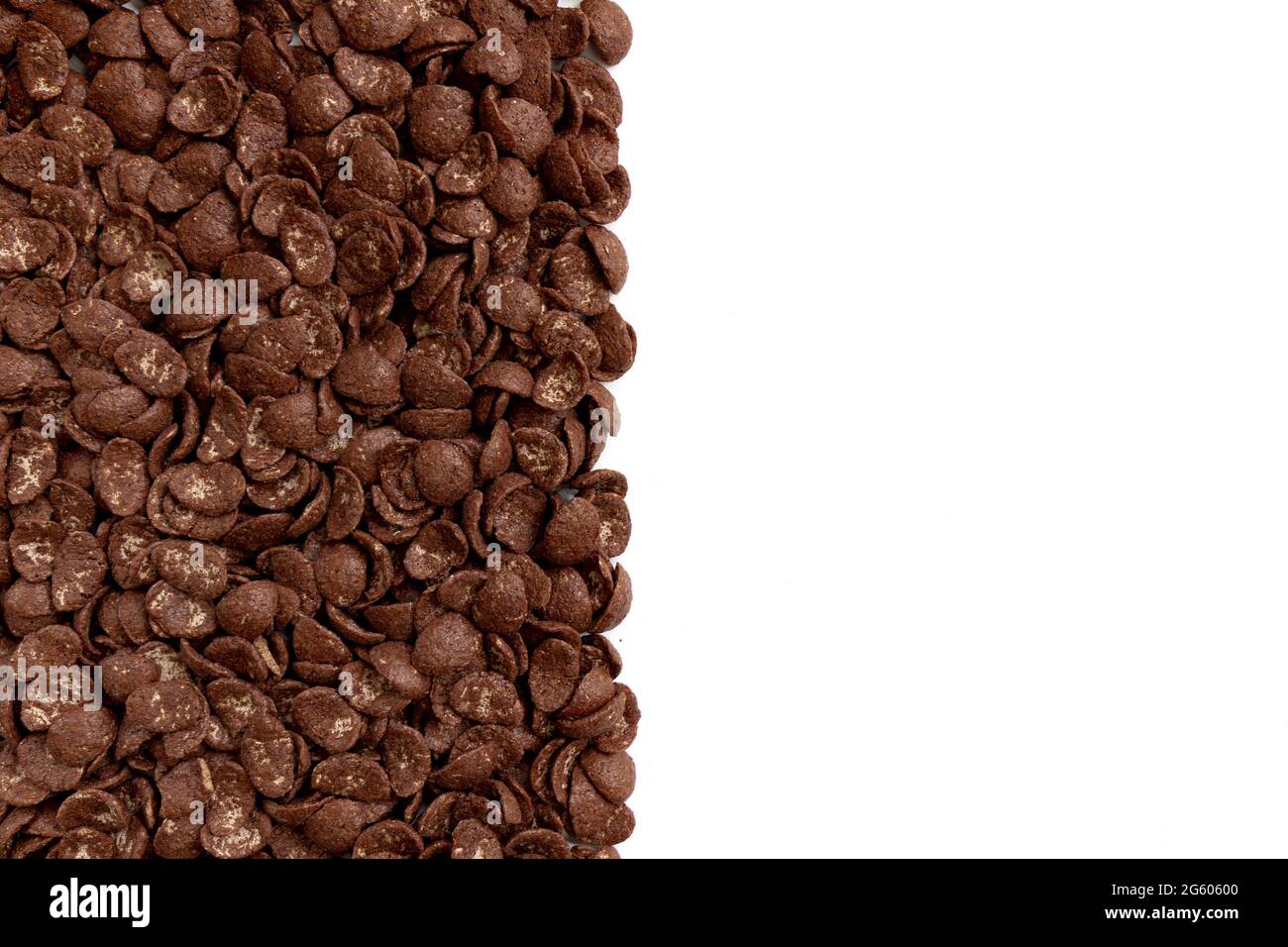 Rahmen mit Schokoladenflocken Hintergrund, gesundes Frühstückskonzept, Streifen von Cornflakes mit leerem Platz für Text Stockfoto